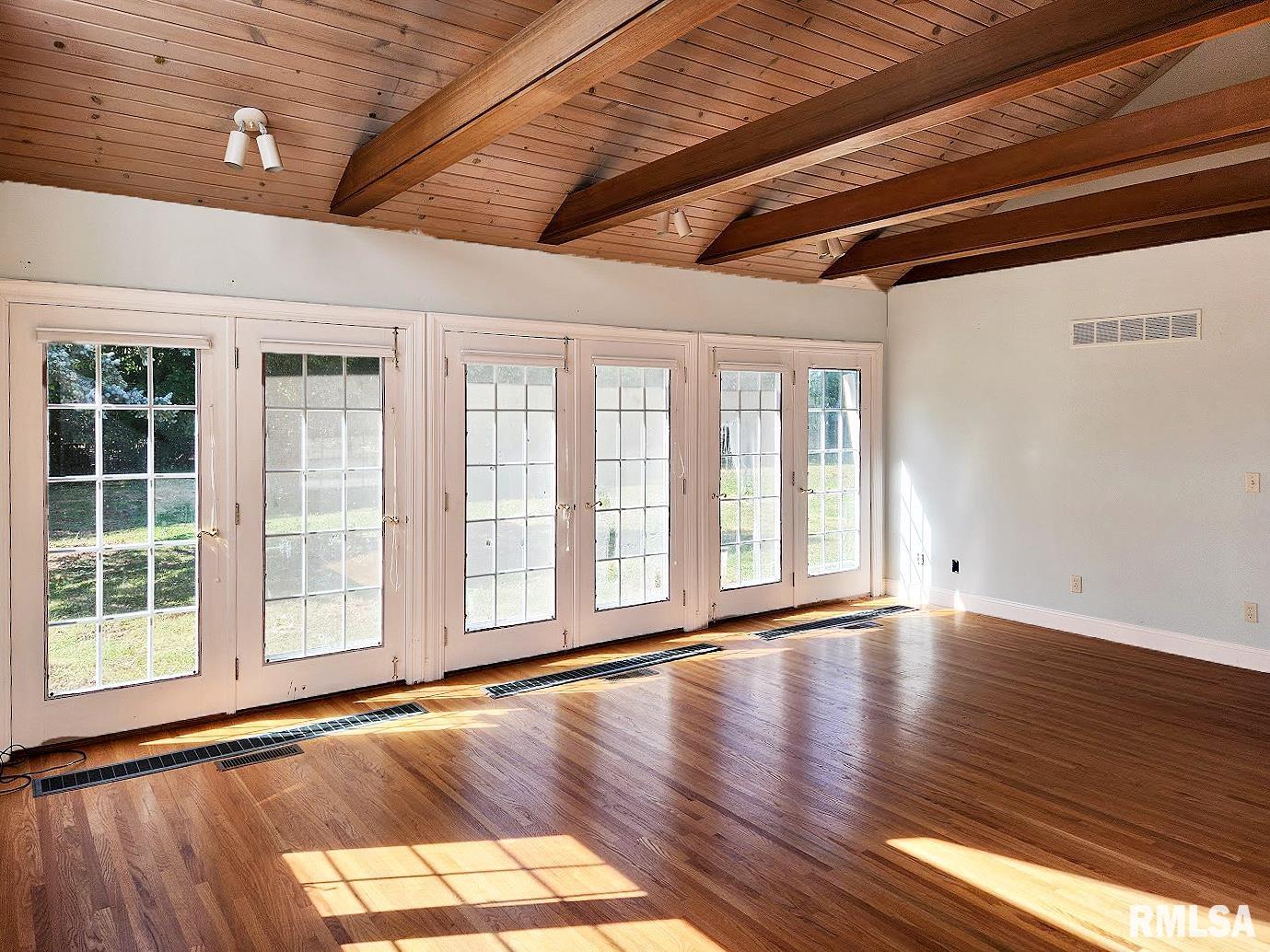 304 North Locust Street Delavan, IL 61734 - Photo 4 of 61