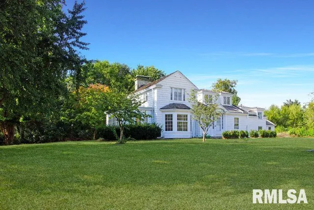 $400,000 | 304 North Locust Street, Delavan, IL 61734