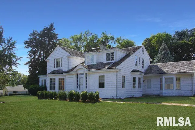 $400,000 | 304 North Locust Street, Delavan, IL 61734