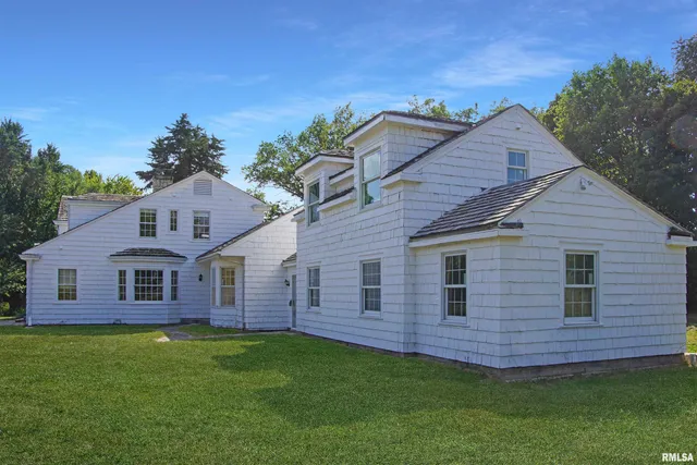 $400,000 | 304 North Locust Street, Delavan, IL 61734