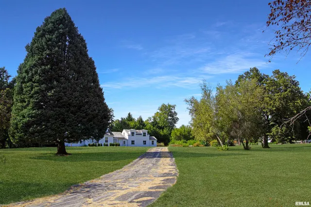 $400,000 | 304 North Locust Street, Delavan, IL 61734