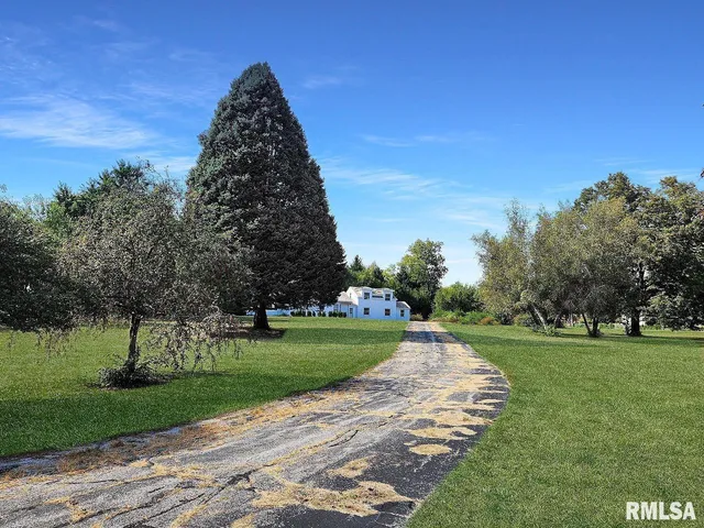 $400,000 | 304 North Locust Street, Delavan, IL 61734