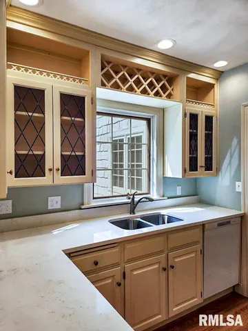 $400,000 | 304 North Locust Street, Delavan, IL 61734