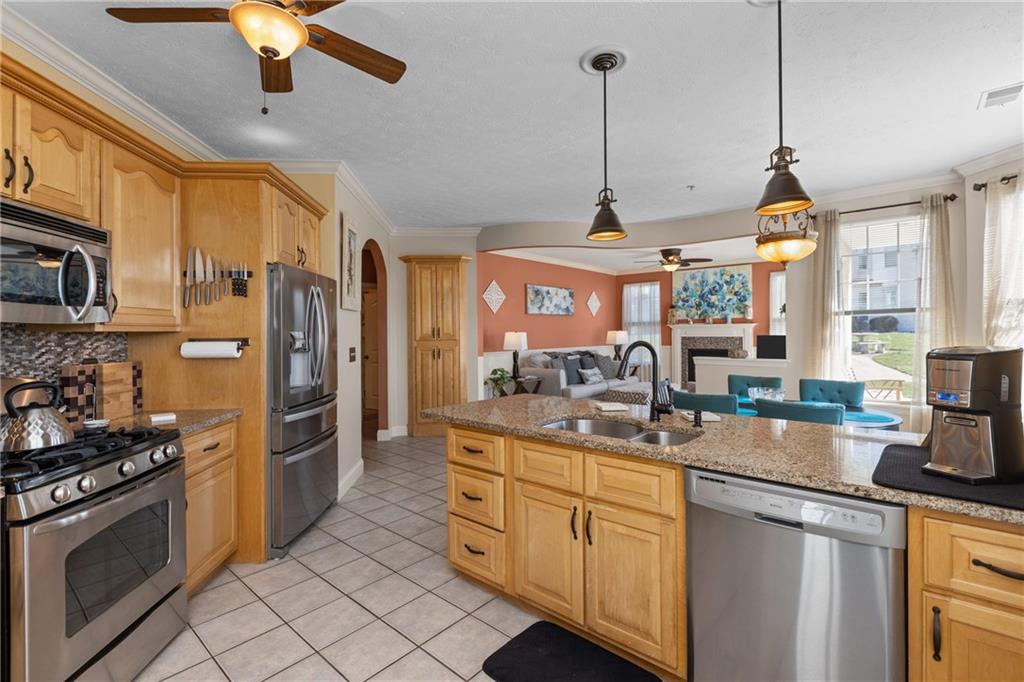 211 Adams Pointe Boulevard, Unit 10 Mars, PA 16046 - Photo 12 of 36