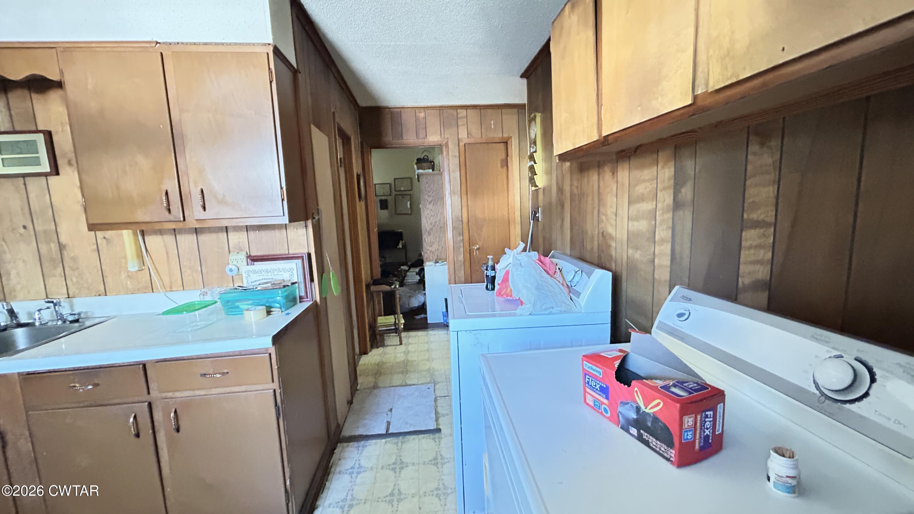 258 Oak Street Jackson, TN 38301 - Photo 11 of 22 a kitchen with a refrigerator and sink