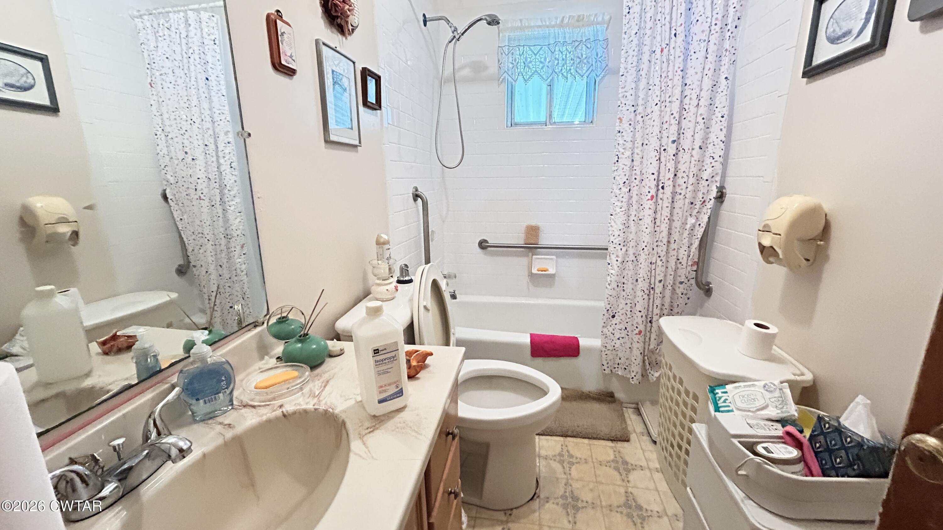 258 Oak Street Jackson, TN 38301 - Photo 13 of 22 a bathroom with a granite countertop toilet sink and mirror