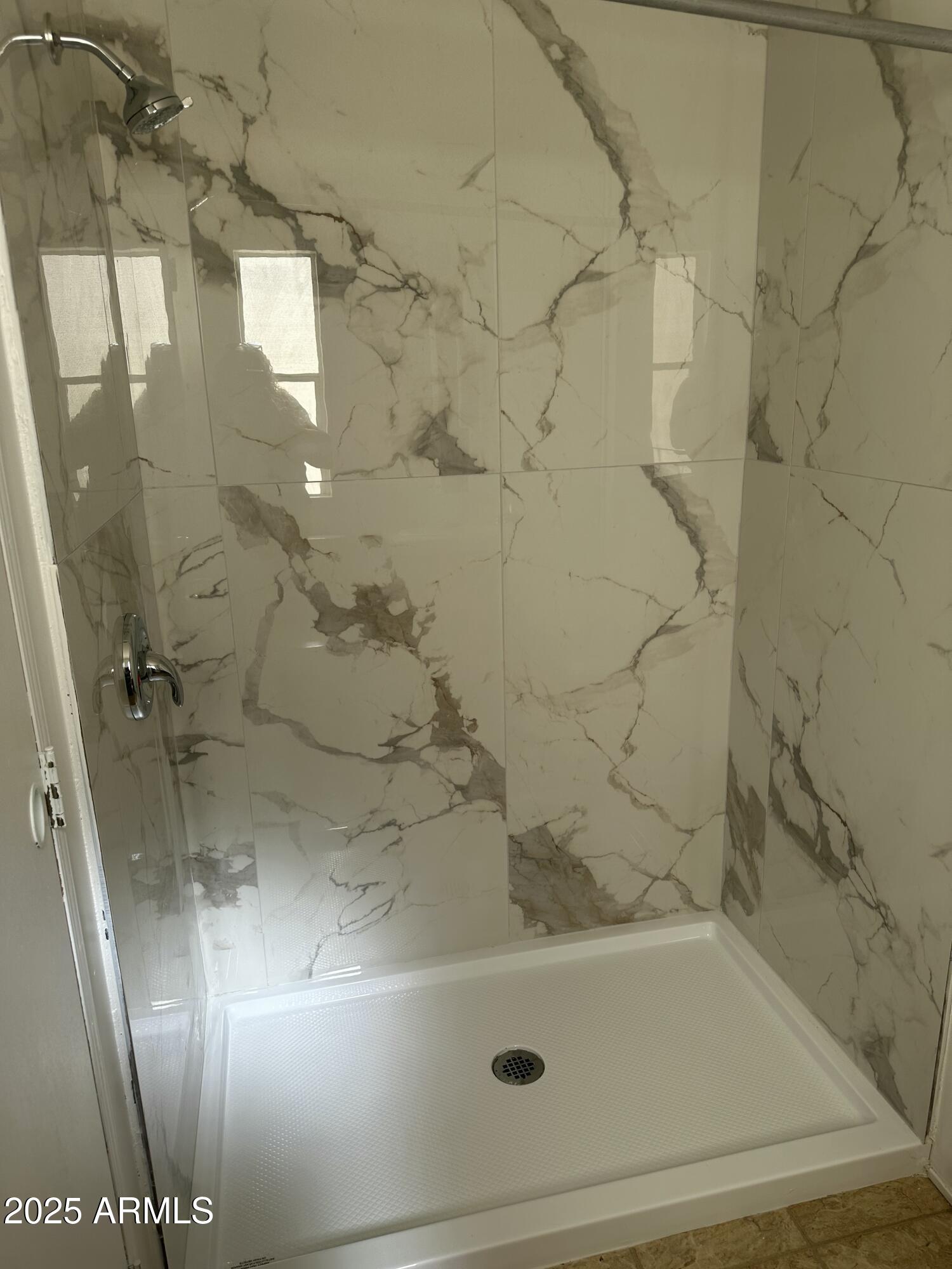 840 North Falton Road Maricopa, AZ 85139 - Photo 21 of 28 a bathroom with a bathtub