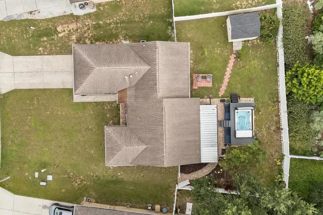 a view of a house with backyard