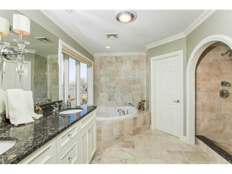 200 Channel View Warwick, RI 02889 - Photo 15 of 25 Master Bath/Spa.