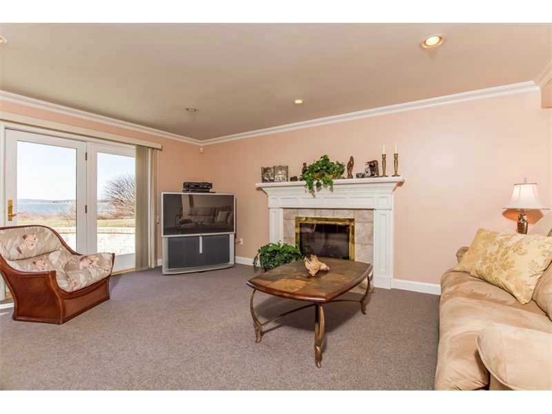 200 Channel View Warwick, RI 02889 - Photo 19 of 25 Den/Family/Great Room.