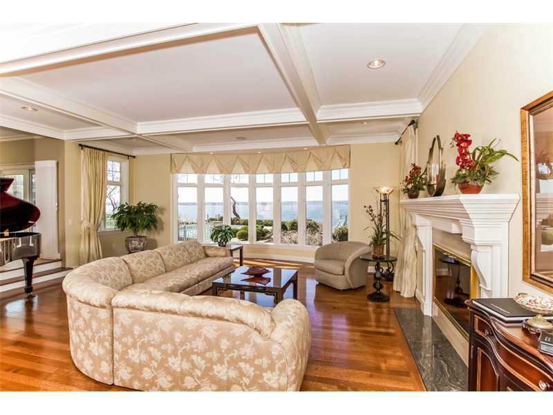 200 Channel View Warwick, RI 02889 - Photo 10 of 25 Living Room.
