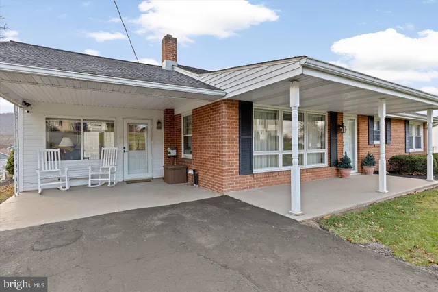 a view of a house with porch