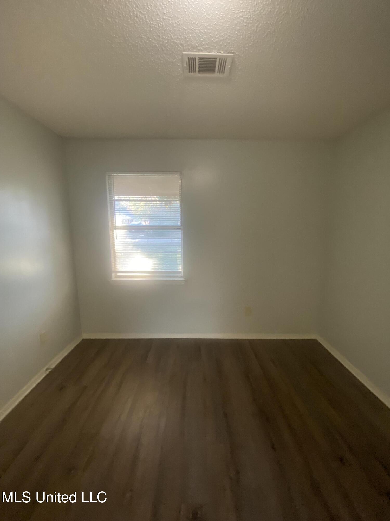 6460 Yorkshire Road Horn Lake, MS 38637 - Photo 8 of 27 IMG_7934