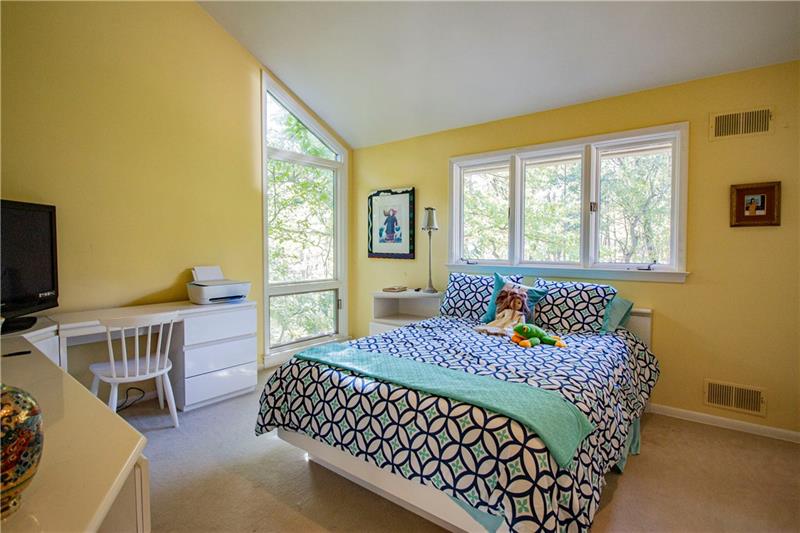 117 Riding Trail Lane Pittsburgh, PA 15215 - Photo 18 of 22 Gallery Image 18
