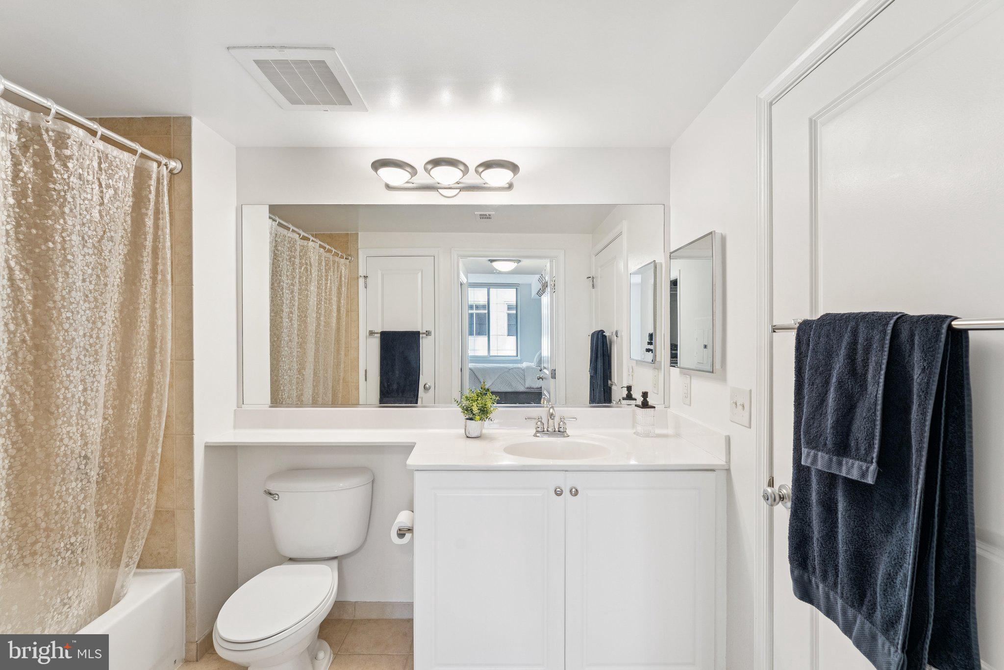 851 North Glebe Road, Unit 718 Arlington, VA 22203 - Photo 21 of 37 a bathroom with a toilet sink and a mirror