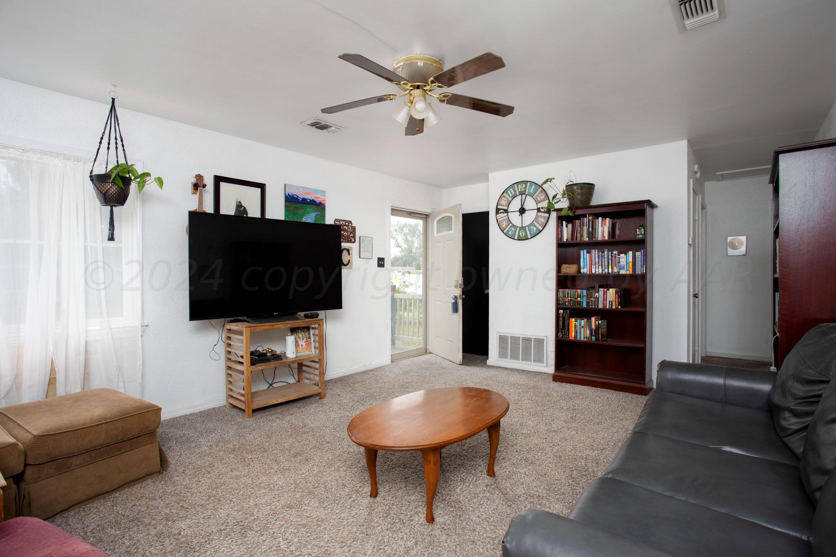 4402 South Ong Street Amarillo, TX 79110 - Photo 6 of 20 Living Room