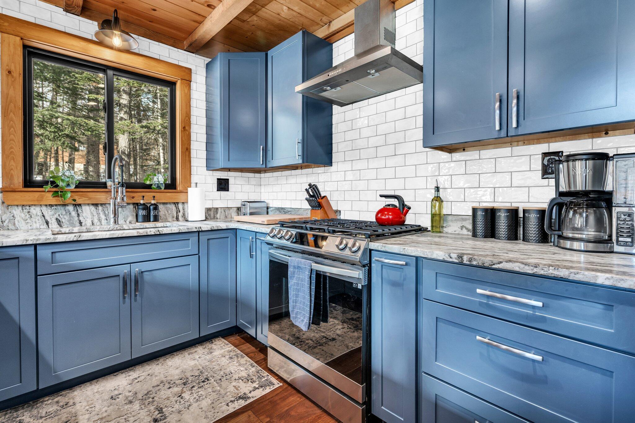 33 Greenbriar Road Newry, ME 04261 - Photo 15 of 51 33Kitchen3