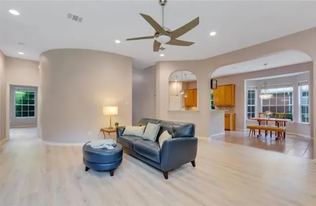 $455,000 | 1501 Wyndmere Drive, DeSoto, TX 75115