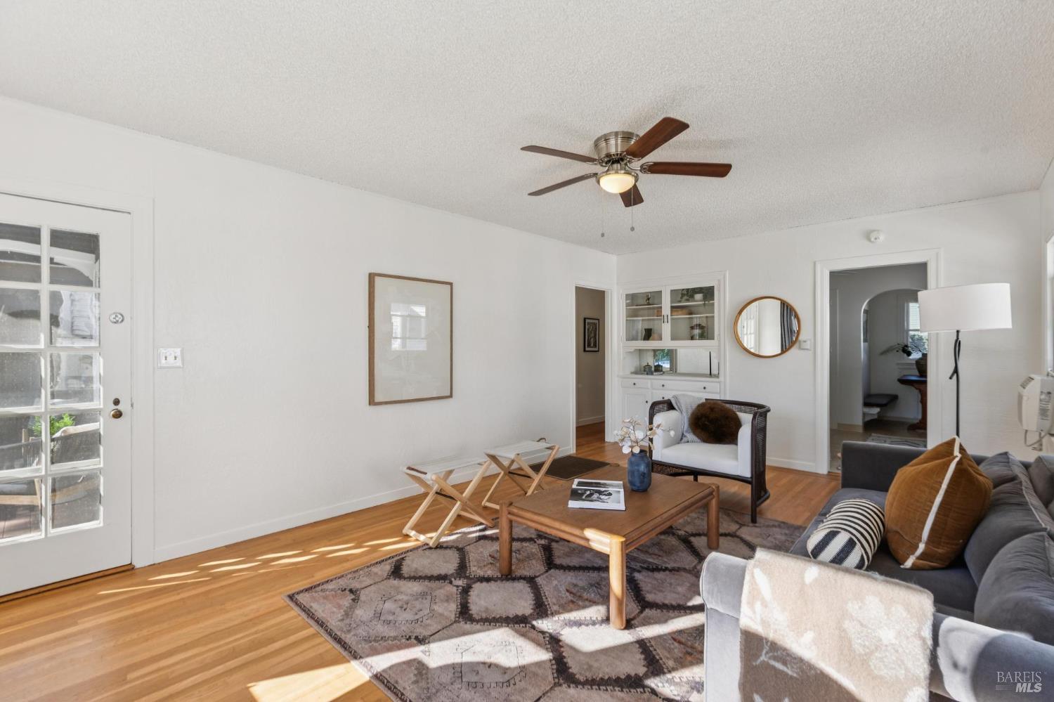 539 Randolph Street Napa, CA 94559 - Photo 8 of 35 a living room with furniture and wooden floor
