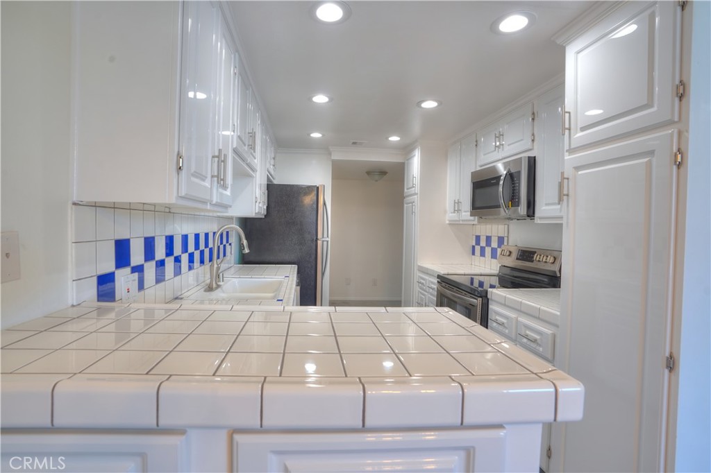 8828 Pershing Drive, Unit 203 Playa del Rey, CA 90293 - Photo 11 of 34