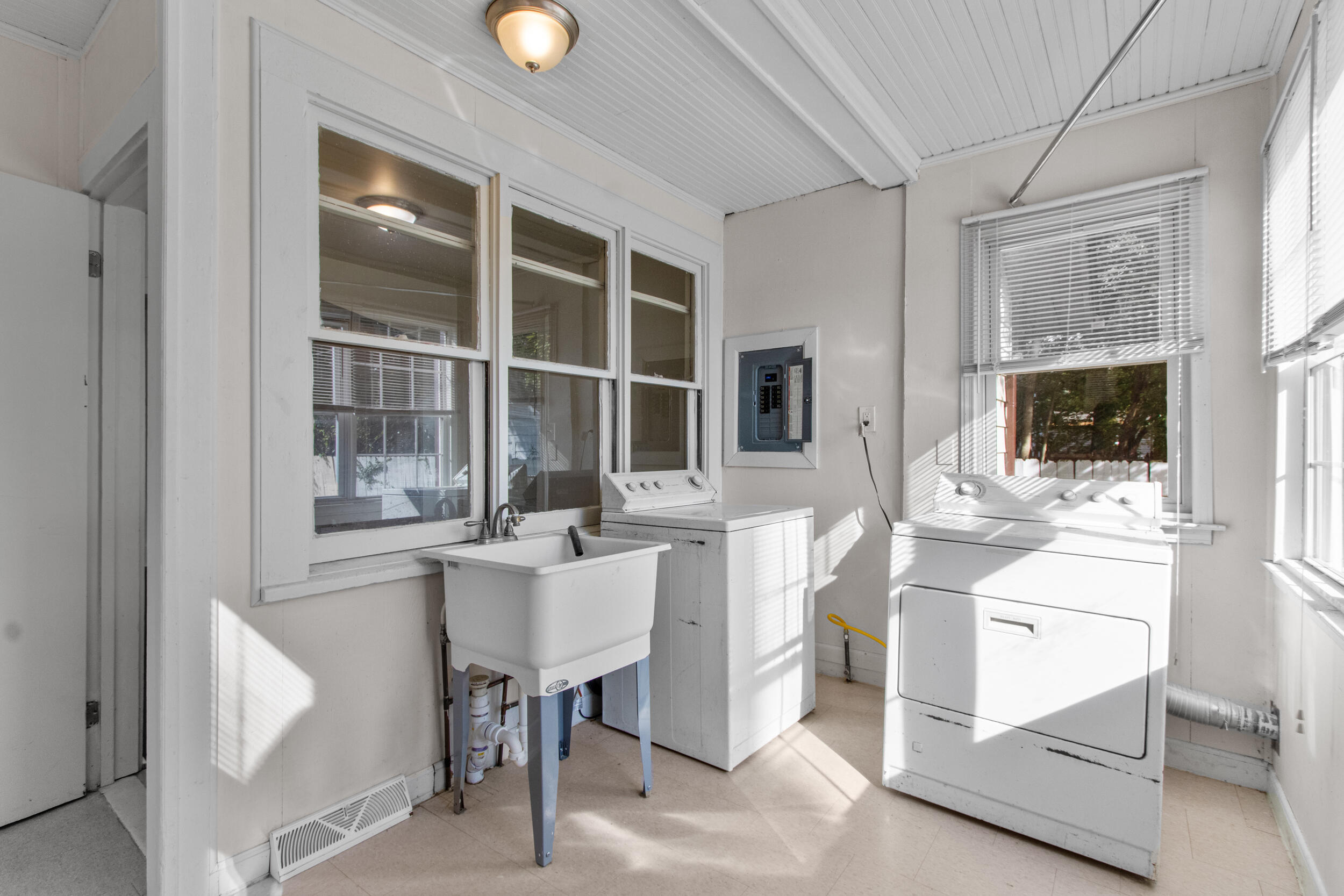 19264 Houghton Street Detroit, MI 48219 - Photo 14 of 18 14__mg_9701