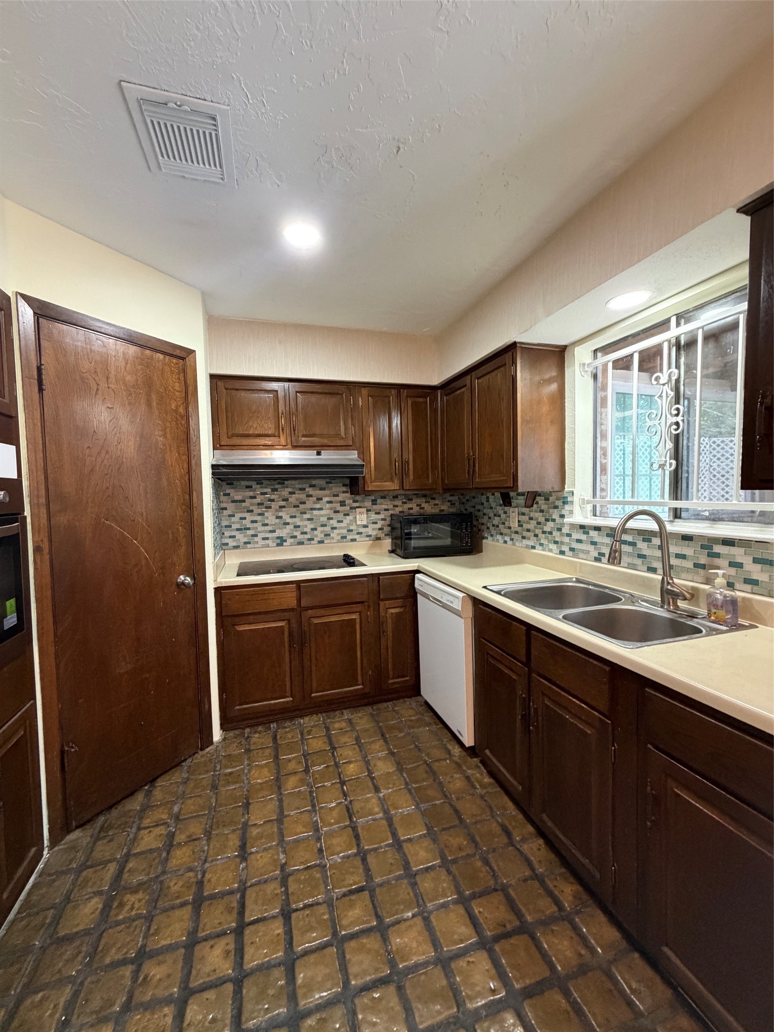 11419 Sharpcrest Street Houston, TX 77072 - Photo 4 of 22 Gallery Image 4
