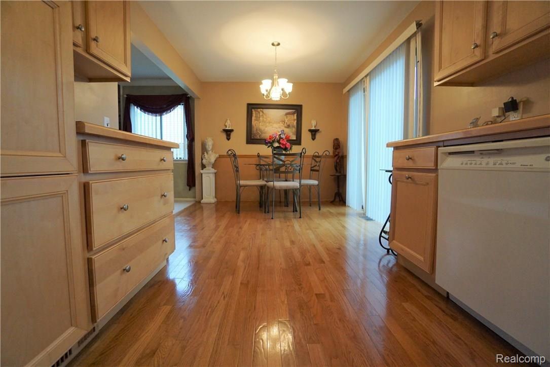 1098 Paddington Road Canton, MI 48187 - Photo 15 of 35 DSC02050.JPG