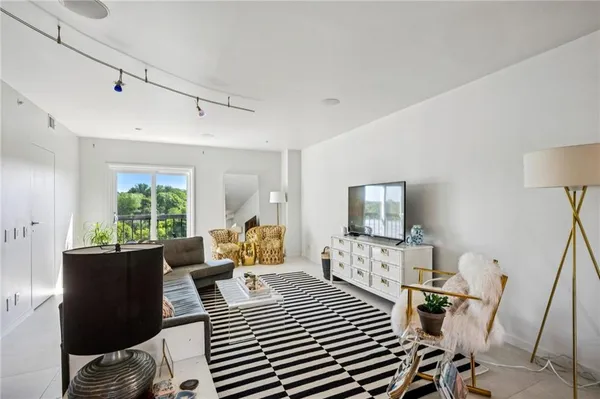 $600,000 | 587 Virginia Avenue Northeast, Unit 1009, Atlanta, GA 30306