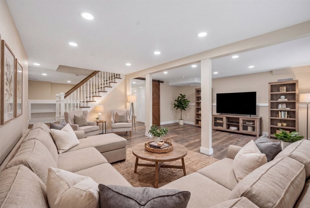 9 Robinhood Road Tyngsborough, MA 01879 - Photo 32 of 41