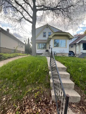 $1,295 | 2215 South 90th Street, West Allis, WI 53227
