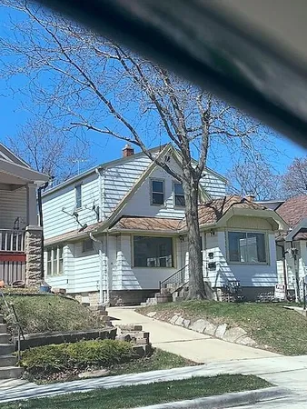 $1,295 | 2215 South 90th Street, West Allis, WI 53227