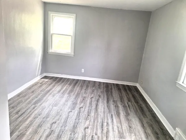 $1,295 | 2215 South 90th Street, West Allis, WI 53227