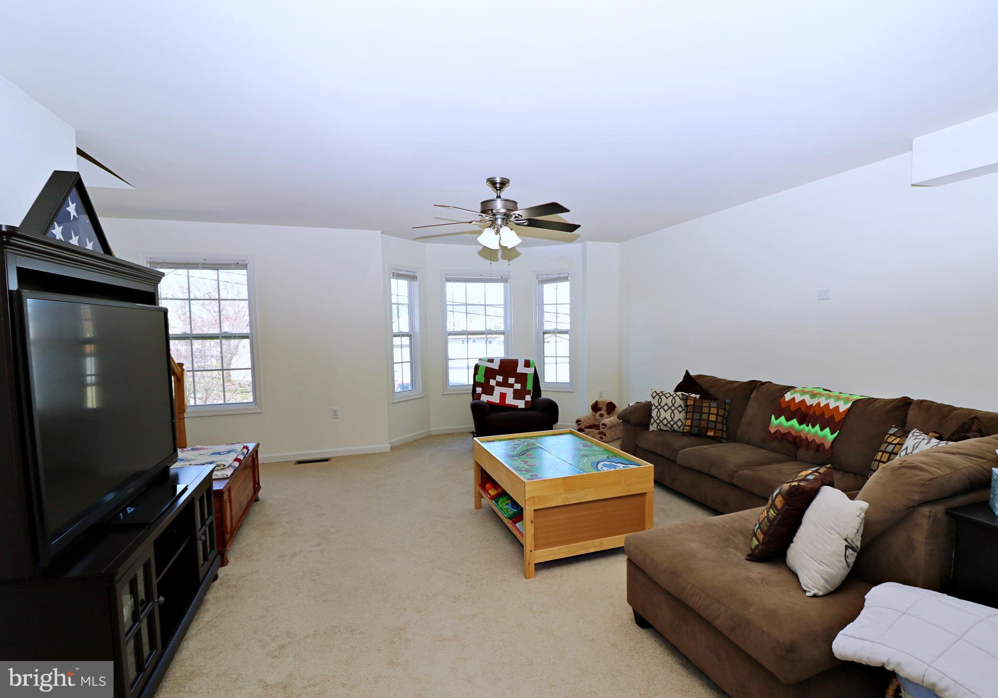 308 East 5th Avenue Ranson, WV 25438 - Photo 4 of 19 Living Room