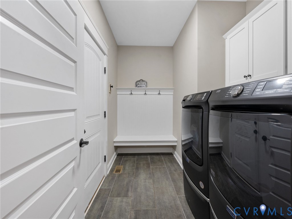 1270 Mill Quarter Road Powhatan, VA 23139 - Photo 27 of 39 Mudroom/Laundry Room with acess to attached garage