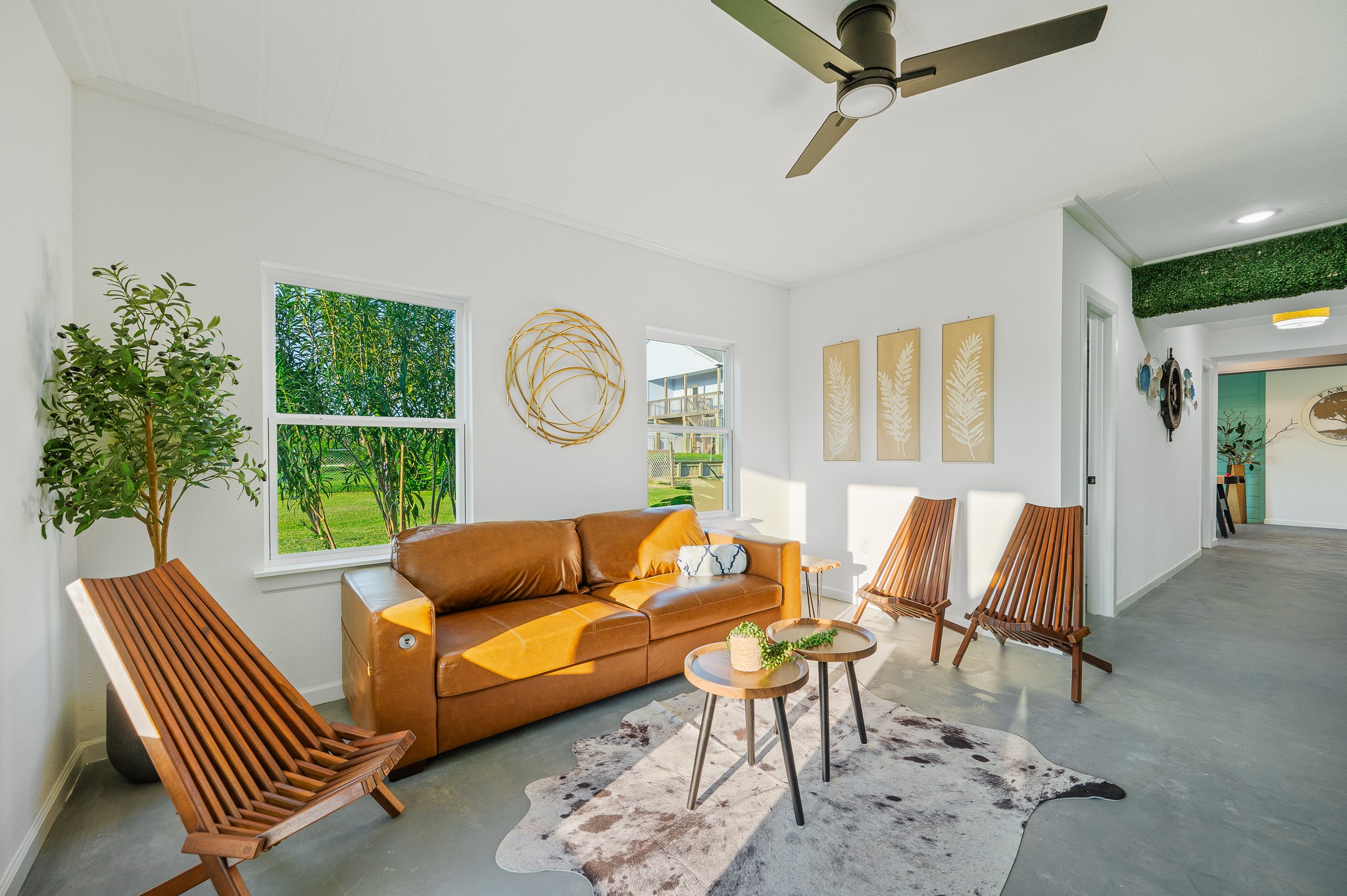 815 5th Street Dickinson, TX 77539 - Photo 36 of 49 a living room with furniture and a window