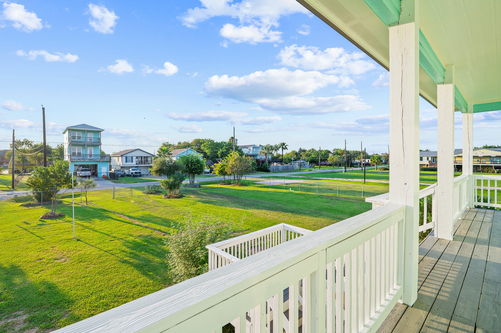 815 5th Street Dickinson, TX 77539 - Photo 45 of 49 a view of an ocean from a balcony