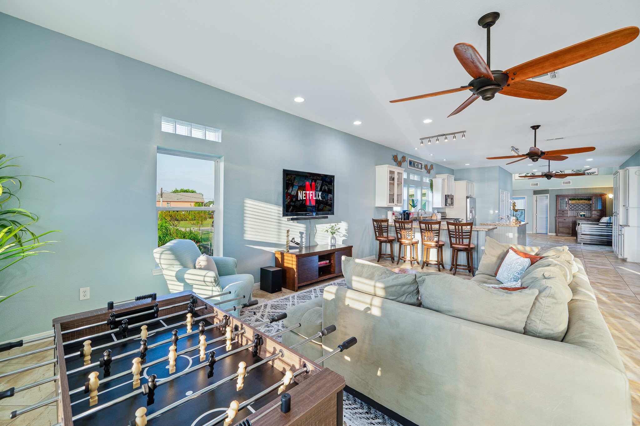 815 5th Street Dickinson, TX 77539 - Photo 47 of 49 a living room with furniture and a flat screen tv