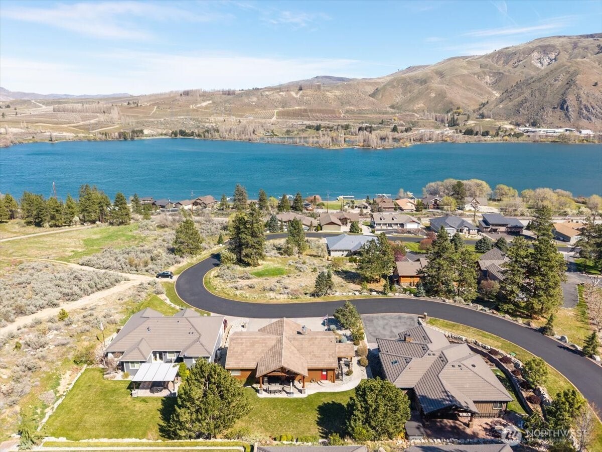 15320 Lakeview Street Entiat, WA 98822 - Photo 2 of 40