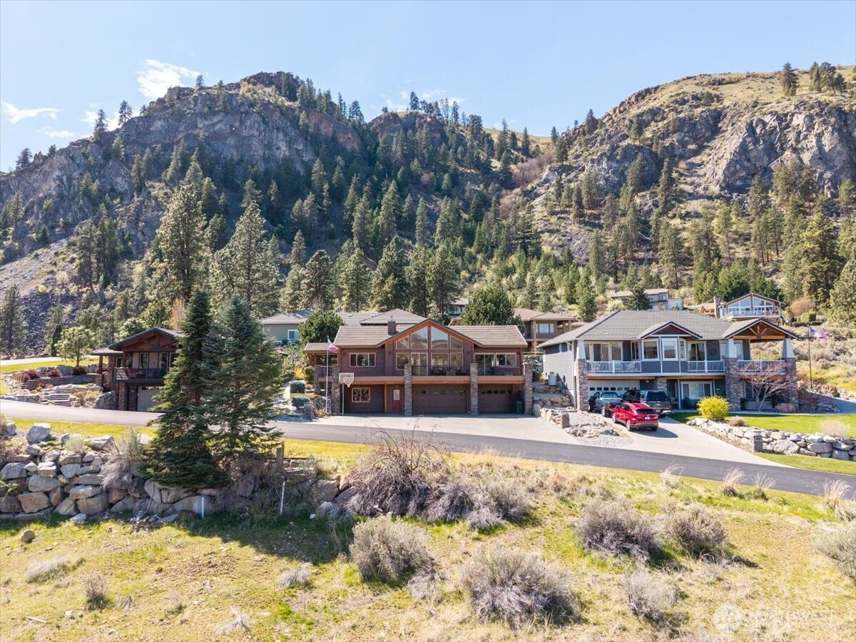 15320 Lakeview Street Entiat, WA 98822 - Photo 3 of 40