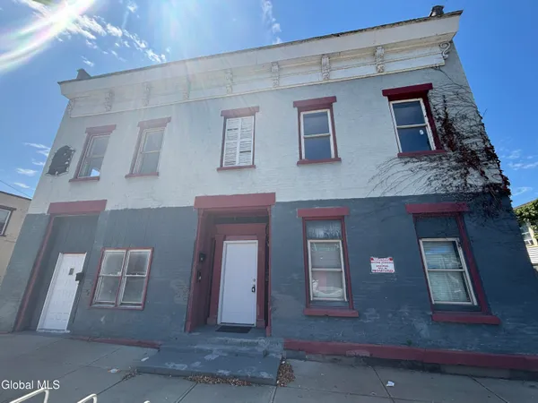 $1,400 | 663 2nd Avenue, Unit 2S, Troy, NY 12182