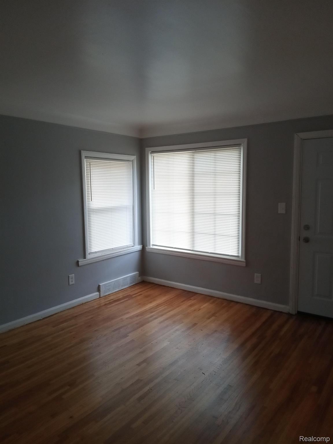 18466 Edinborough Road Detroit, MI 48219 - Photo 2 of 11 Living Rm