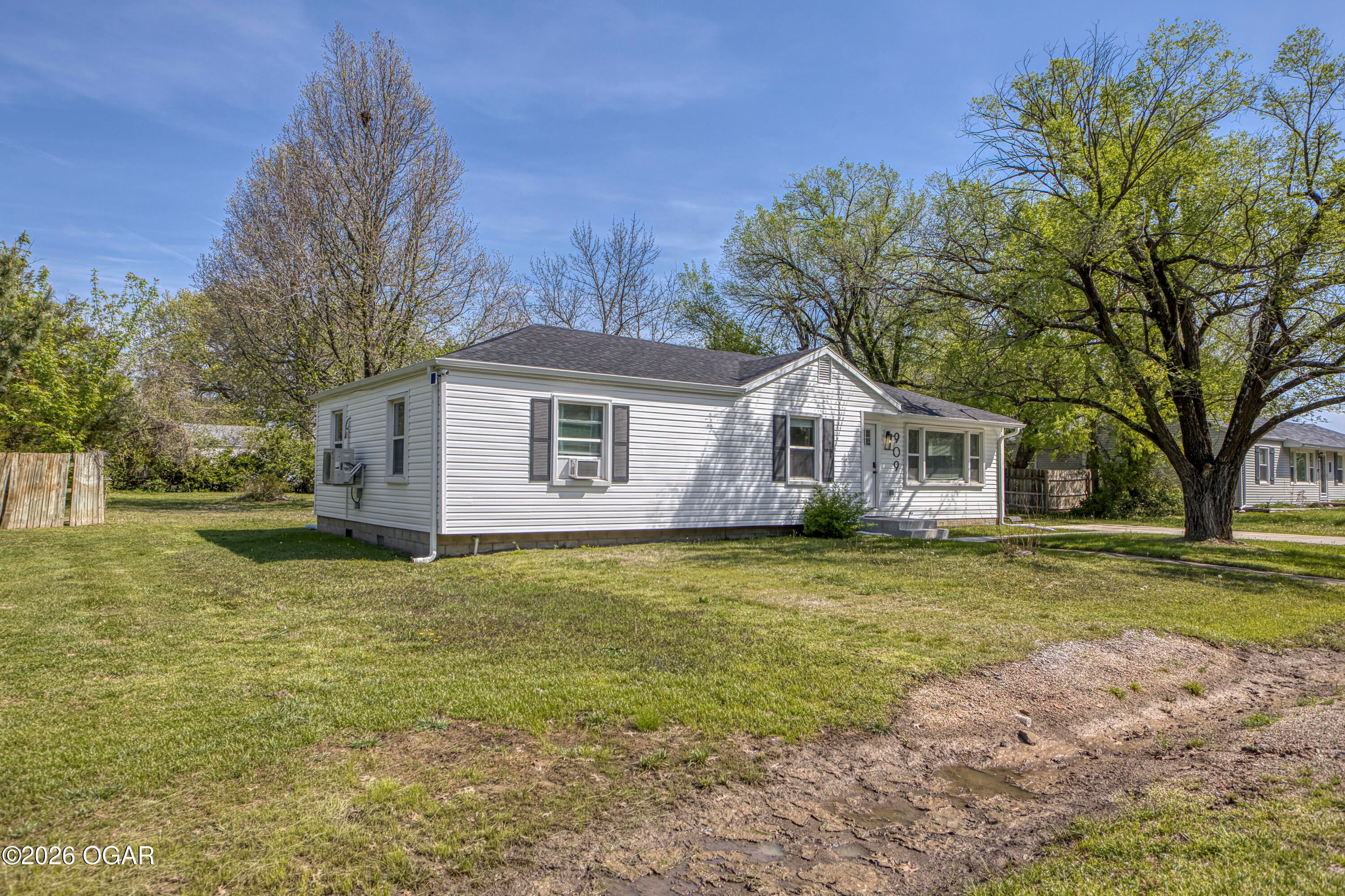 909 Turner Road Pittsburg, KS 66762 - Photo 2 of 24 909 Turner-23