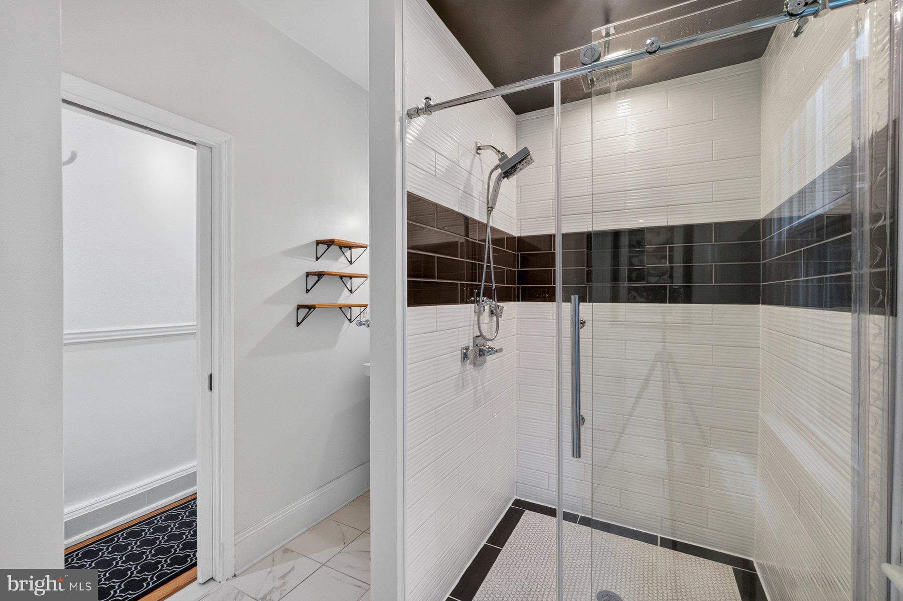 19 R Street Northwest, Unit A Washington, DC 20001 - Photo 25 of 37 Hall bath level