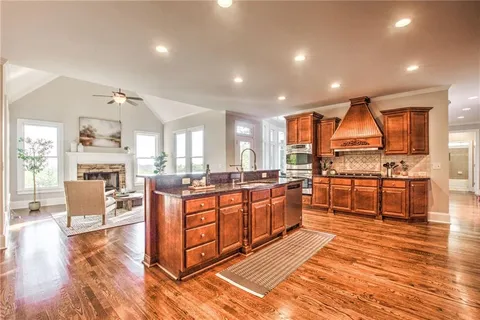 $899,900 | 322 Tupelo Trail, Canton, GA 30114