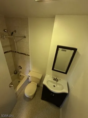 $2,575 | 97 Walnut Street, Montclair, NJ 07042