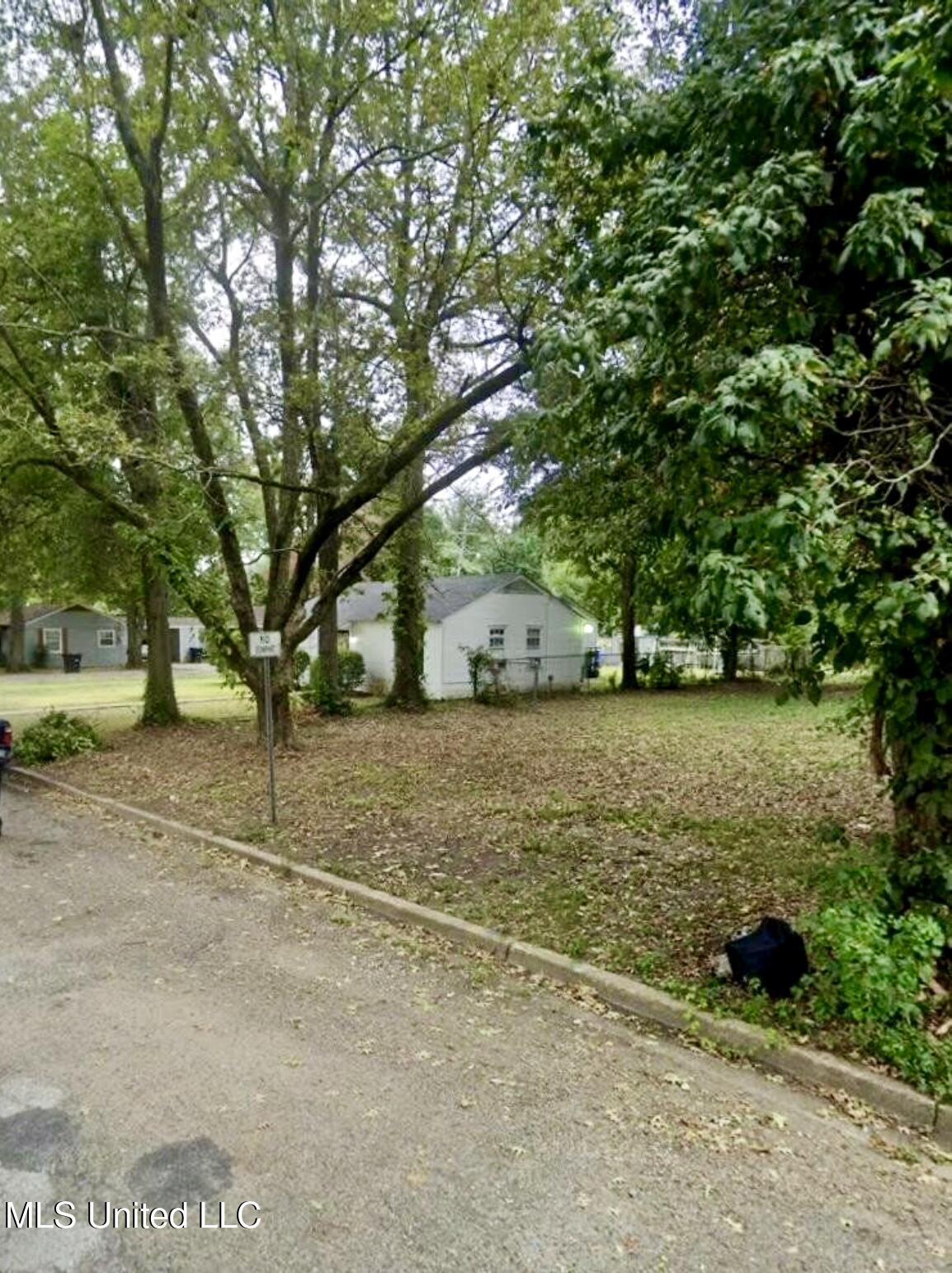 839 Lotus Street Greenville, MS 38701 - Photo 2 of 4 IMG_2461-2