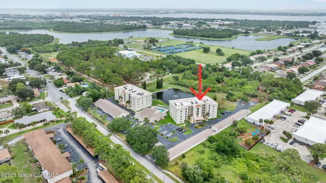 an aerial view of lake residential house with outdoor space and trees around