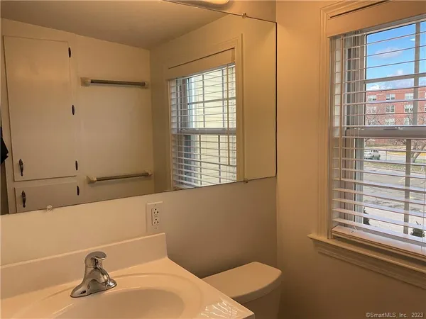 $1,800 | 61 South Main Street, Unit 2, Middletown, CT 06457