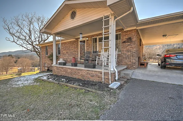 $500,000 | 9867 Middle Wallens Creek Road, Jonesville, VA 24263