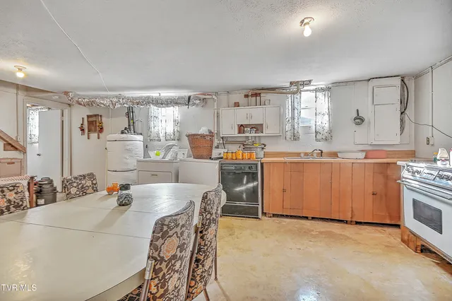 $500,000 | 9867 Middle Wallens Creek Road, Jonesville, VA 24263